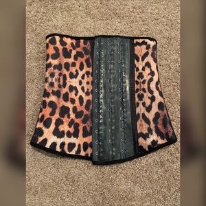 NWOT Ann Michell waist trainer